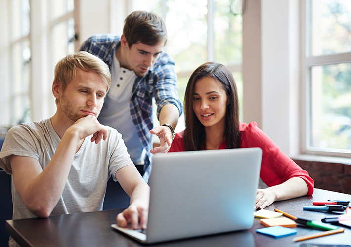 foto noticia CAF Signalling lanza ‘Jóvenes Talentos’ para promover la formación y el empleo entre ingenieros recién graduados.